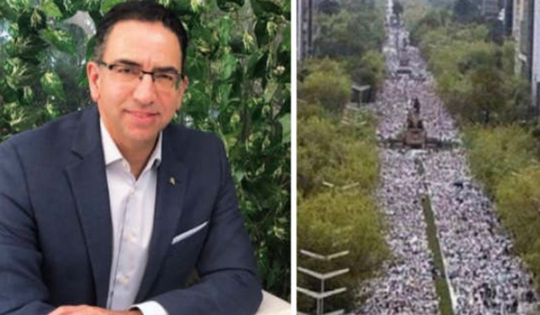Javier Lozano comparte imagen falsa de la marcha contra AMLO