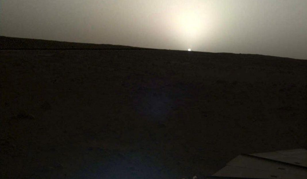 Muestran nuevas imágenes del amanecer y atardecer en Marte