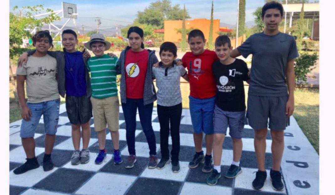 Guillermo del Toro pagará viaje de equipo de Olimpiadas de Matemáticas; Conacyt los dejó sin vuelo