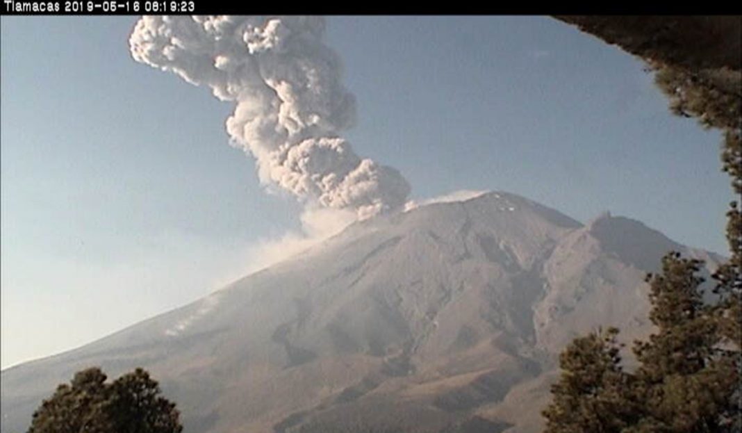 ¡ALERTA! Popocatépetl explota y lanza cenizas