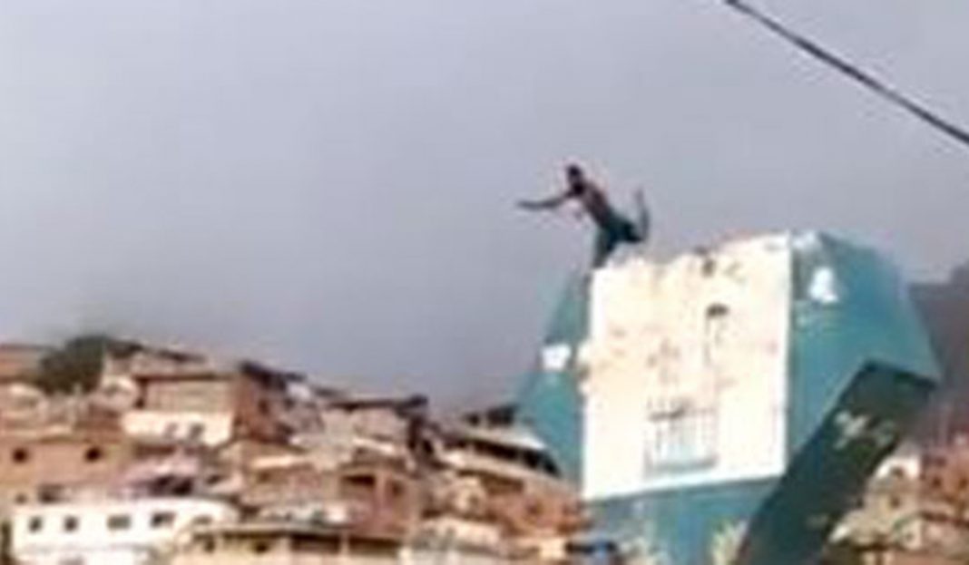 ¡Agobiado por la crisis! Un hombre se suicida en un mercado de Venezuela