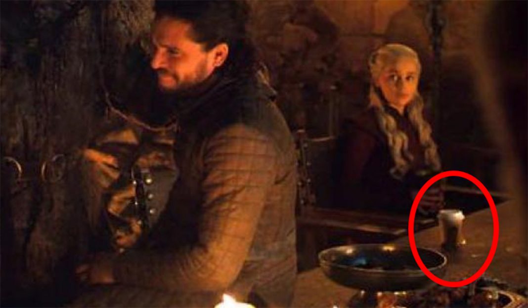 ¿Un vaso de Starbucks en escena de Game of Thrones? ¡WTF!