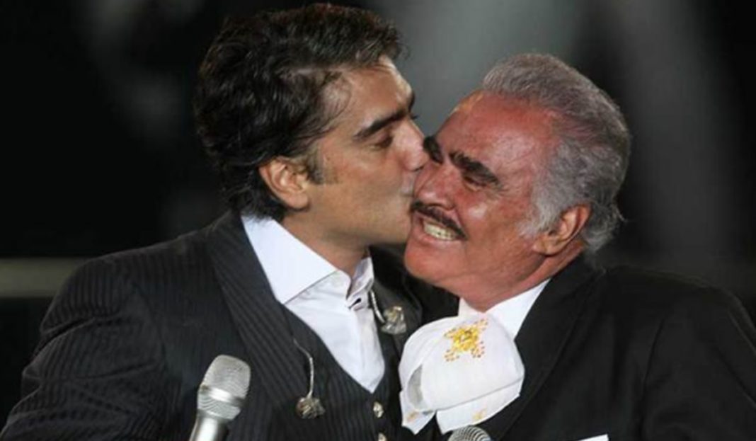 No es homofóbico: Vicente Fernández Jr defiende a su padre