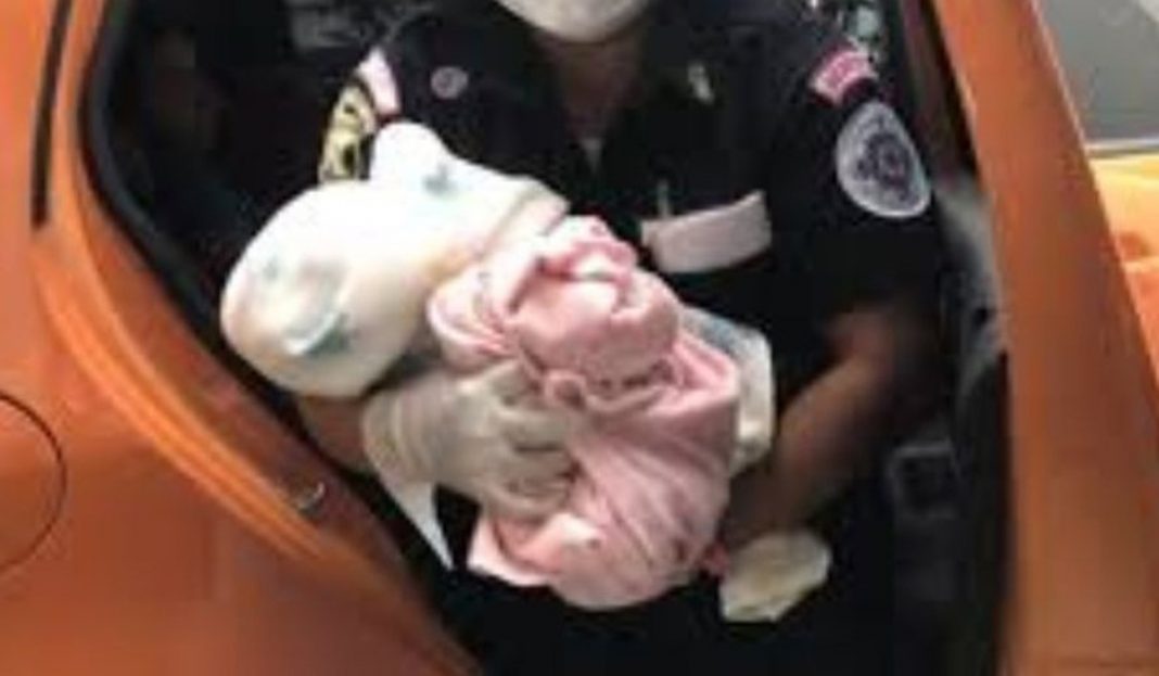 Apenas salieron del hospital y olvidaron al recién nacido en taxi