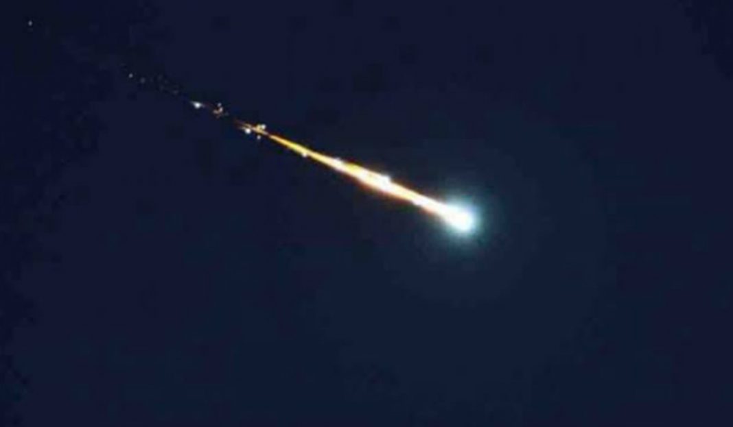 ¿Meteorito?… Caída de objeto luminoso en Michoacán alarma a sus habitantes (VIDEO)