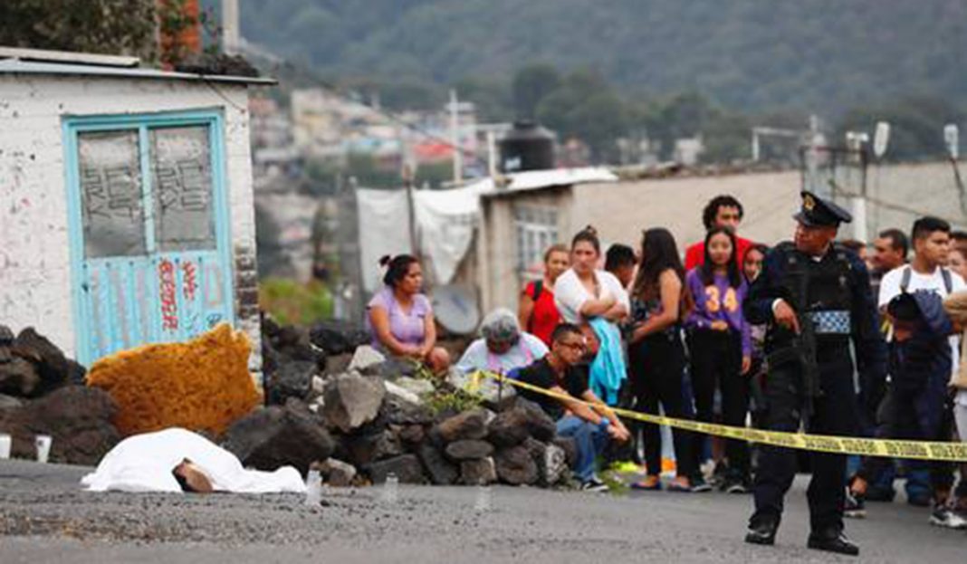 Captan momento en que ejecutan a pareja con bebé en Tlalpan (VIDEO)