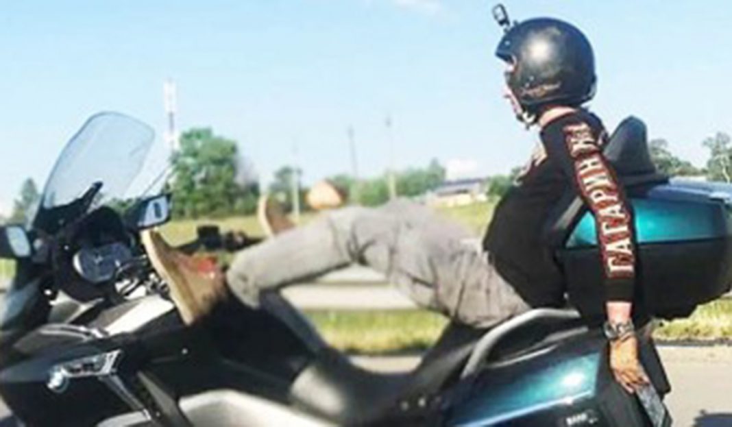 Youtuber maneja moto con los pies y muere ¡Quedó grabado!