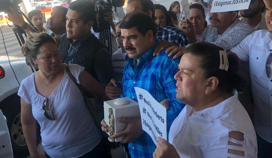 Llegan a Chihuahua los restos de Norberto Ronquillo (VIDEO)