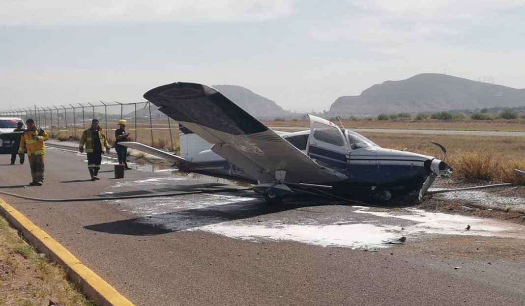 Se desploma avioneta en el aeropuerto de Lerdo