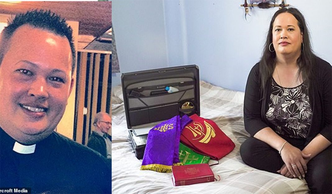 Cura cuelga los hábitos para «volverse» mujer