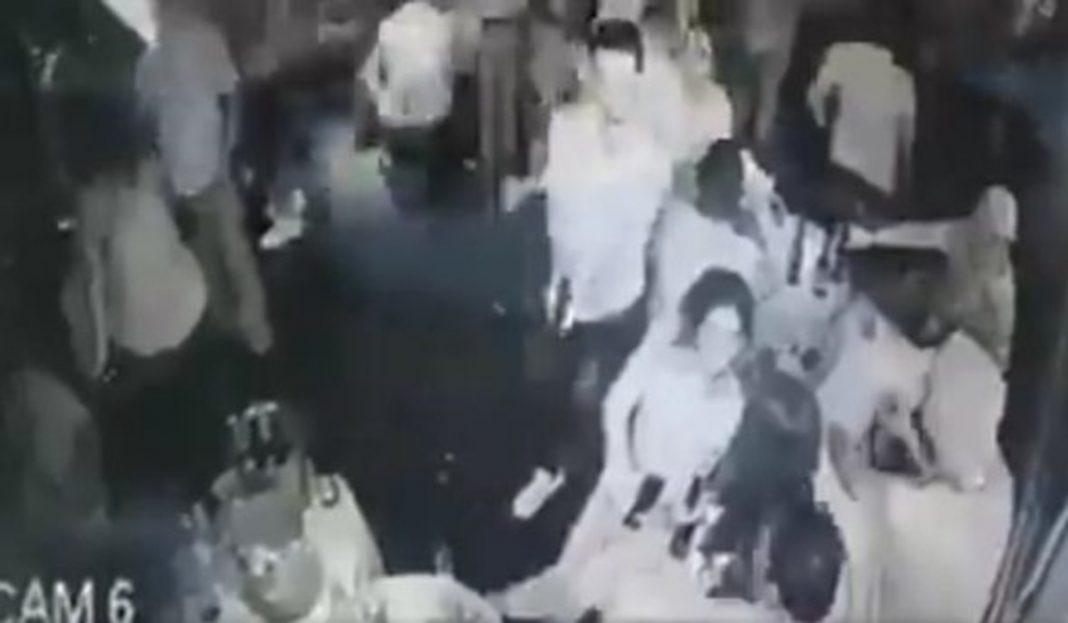 Las impactantes imágenes de la masacre en un bar en Acapulco