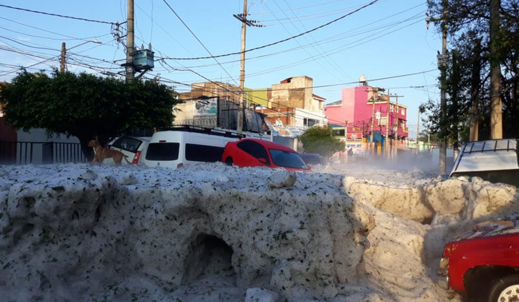 Impresionantes imágenes de la monstruosa granizada en Guadalajara