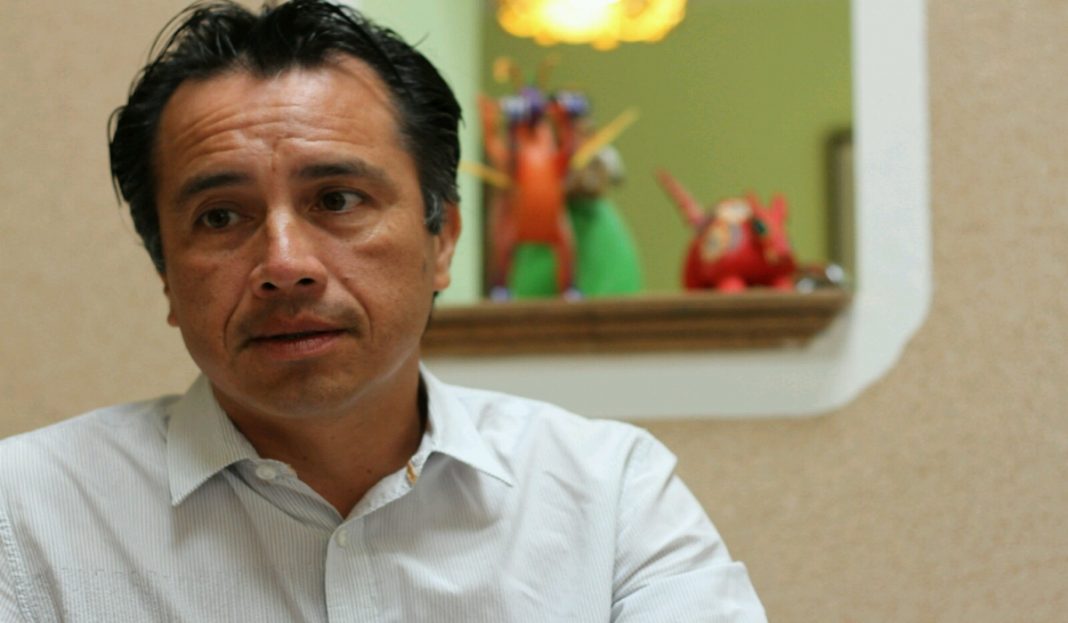 Cuitláhuac García acusa a FGE de liberar a presunto agresor de bar en Coatzacoalcos; el sospechoso había provocado otros incendios