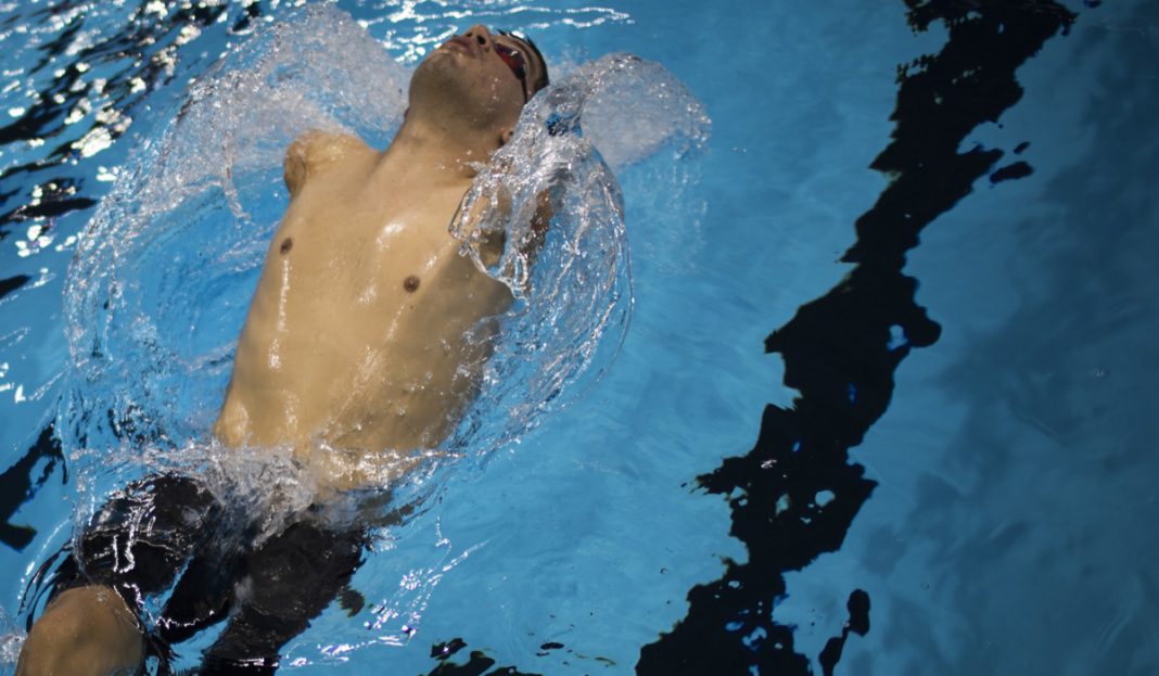 Secretaria de Cultura del Edomex felicita por sus «brazadas» a nadador sin brazos