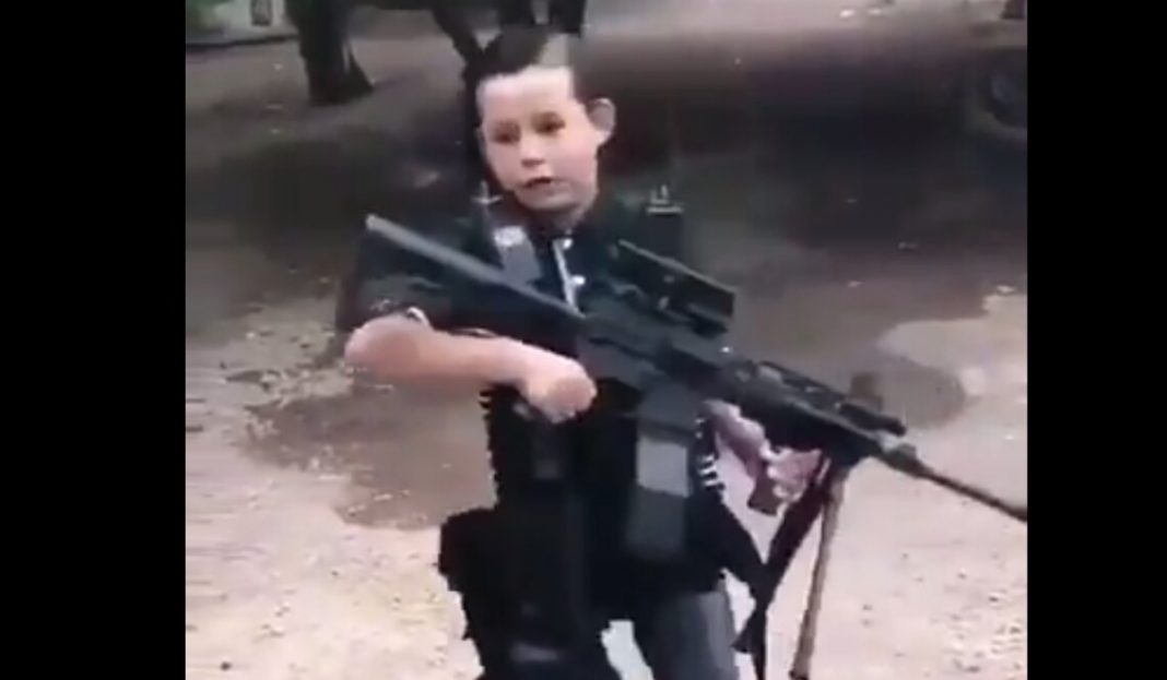 Circula video de «niño sicario» en redes sociales