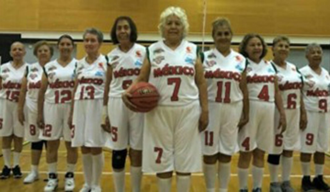 Abuelitas mexicanas ganan mundial de basquet en Finlandia