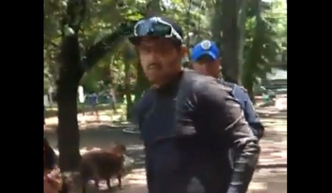 Se viraliza impactante video de supuesto entrenador que asfixia a cachorro
