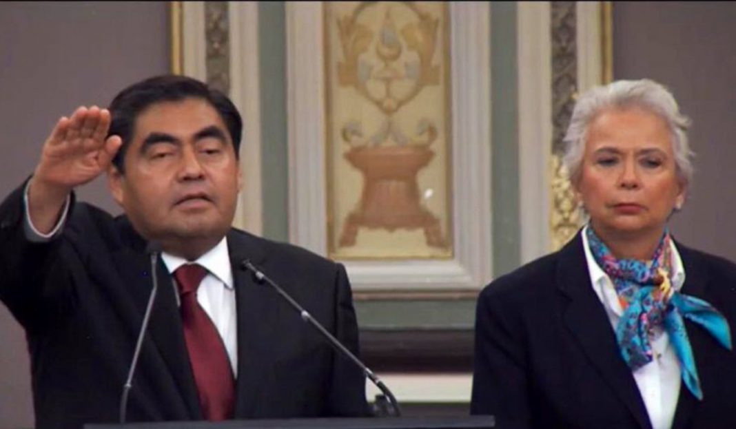 Barbosa se convierte en sexto gobernador de Puebla en menos de tres años