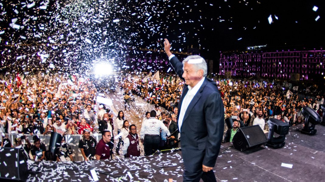 Recibe AMLO solicitud para demostrar «que el pueblo está feliz»