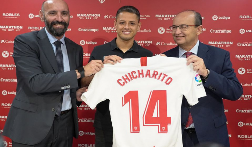 ¡Órale! Así luce el «Chicharito» Hernández con el uniforme del Sevilla