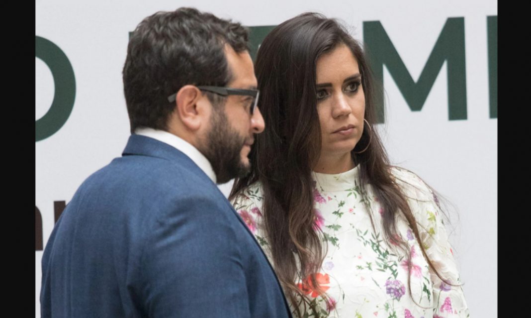 Nuera de AMLO usó un bolso Chanel de 100 mil pesos y zapatos Valentino de 17 mil durante el Primer Informe de Gobierno