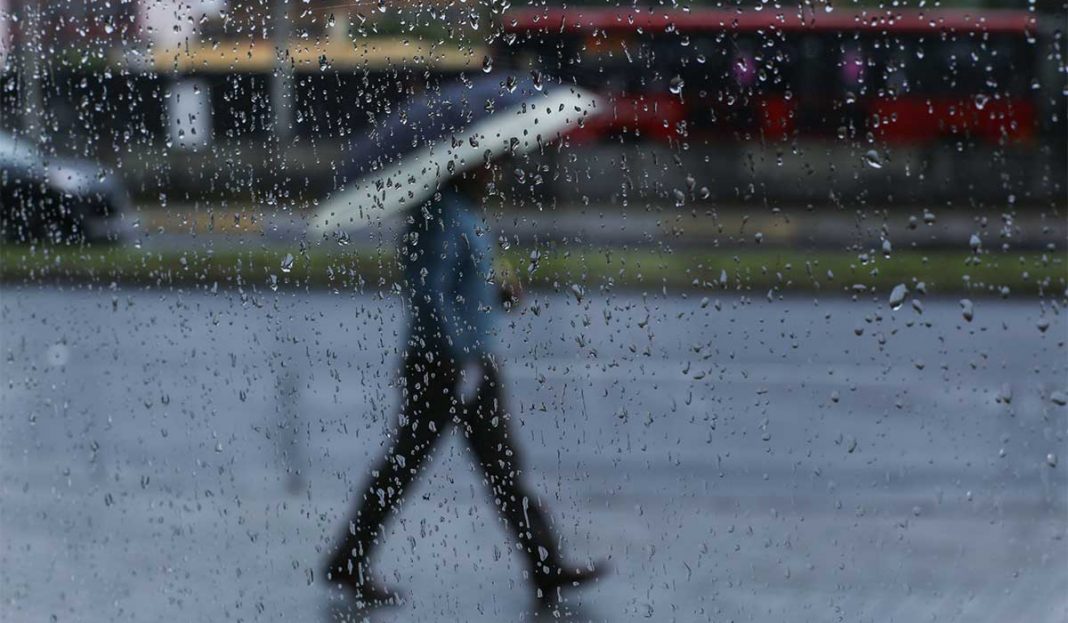 Más de 200 mil pesos gastan diputados… ¡en paraguas!