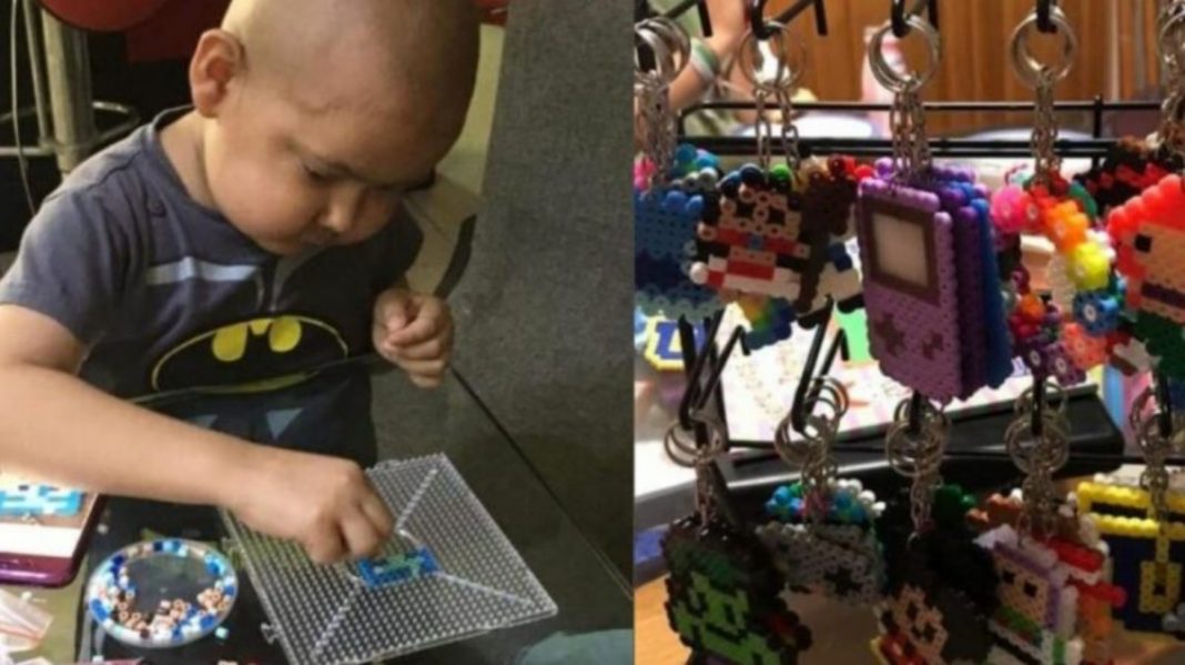 Gian Carlo, el niño que lucha contra el cáncer y vende llaveritos para pagar su tratamiento