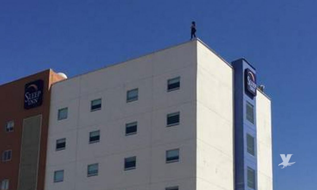 Mujer se quita la vida lanzándose desde el techo de un hotel en Tijuana