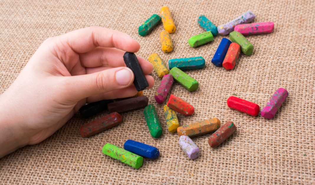 Niño de 13 años roba plumones y cuadernos de una tienda para hacer su tarea