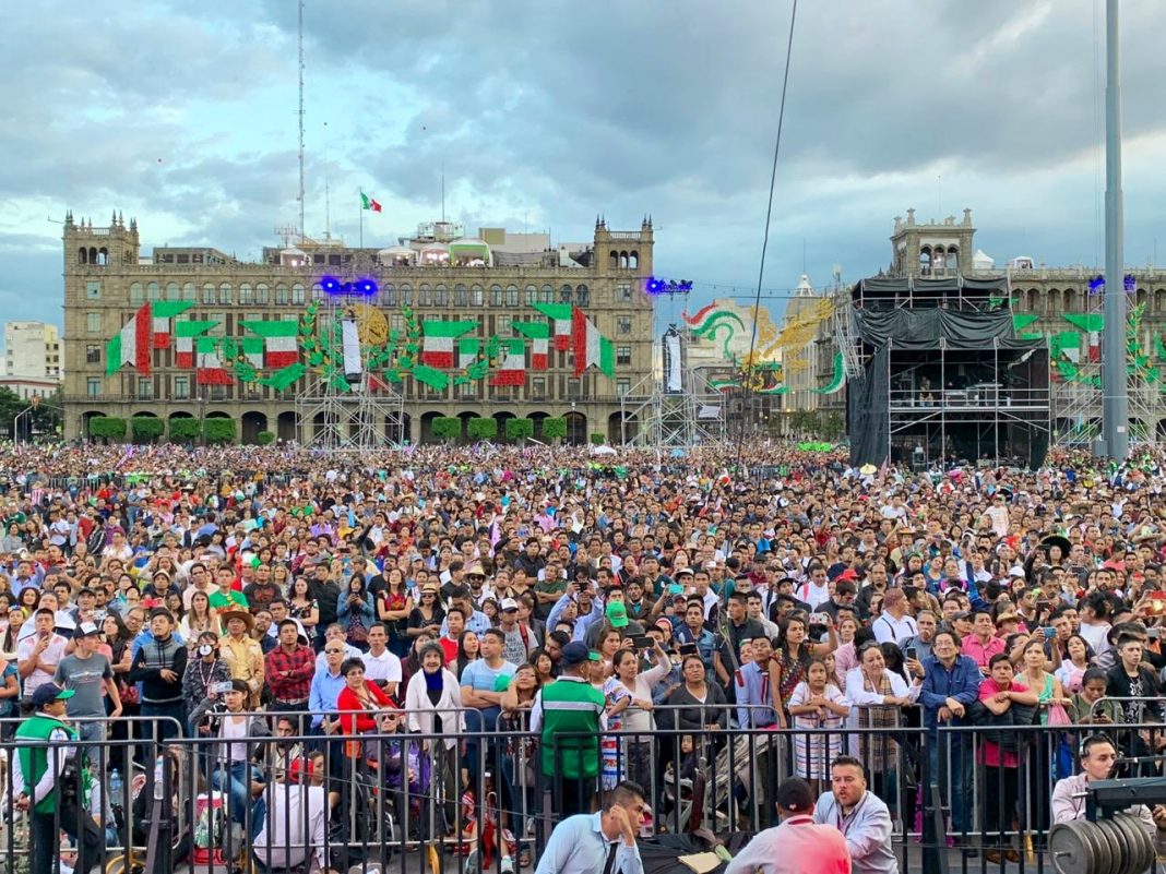 En imágenes: El Zócalo capitalino recibe a más de 80 mil personas para celebrar el Grito de Independencia
