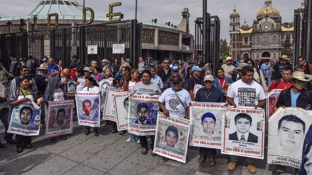 Normalistas de Ayotzinapa podrían permanecer en Guerrero: Encinas