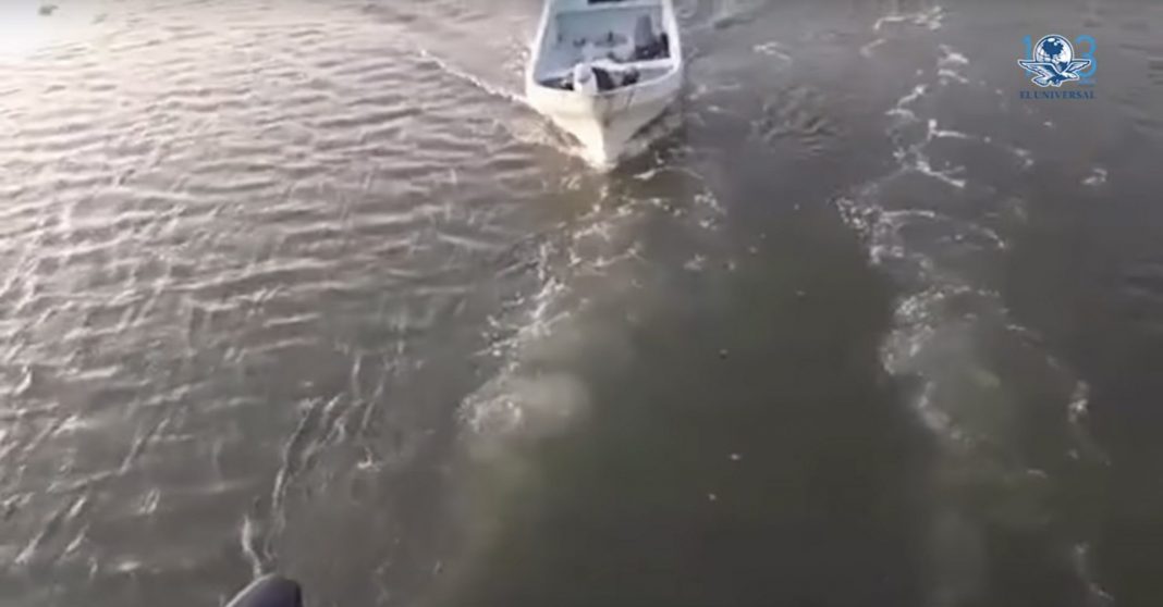 Captan el momento en que turistas que viajaban en una embarcación en Tabasco son asaltados