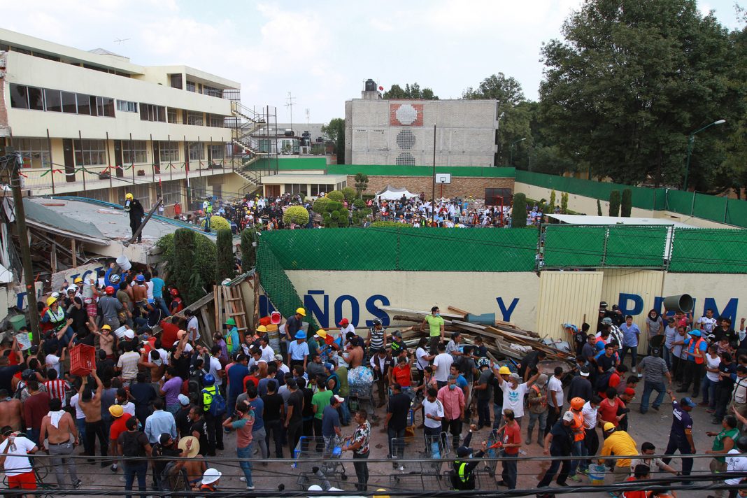 «Mi casa albergó cuerpos de niños fallecidos», el duro testimonio de una vecina tras el colapso de un colegio