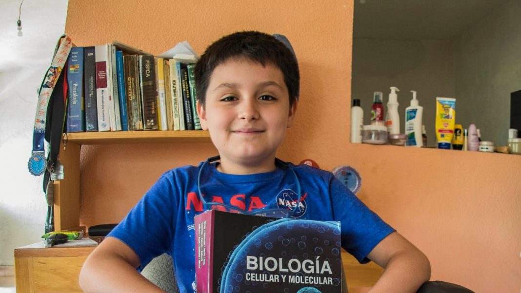 Niño genio fue acosado por académicos de la UNAM