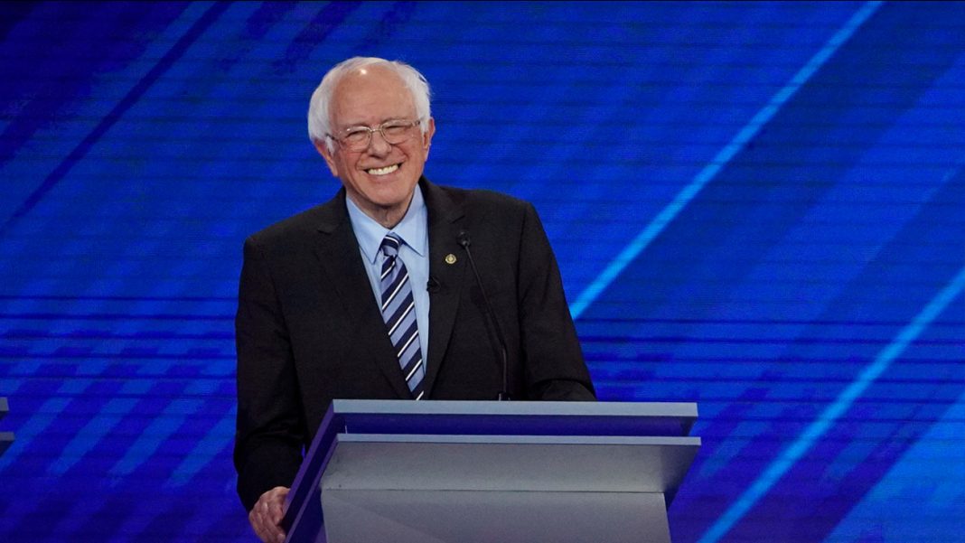 Bernie Sanders es operado de urgencia