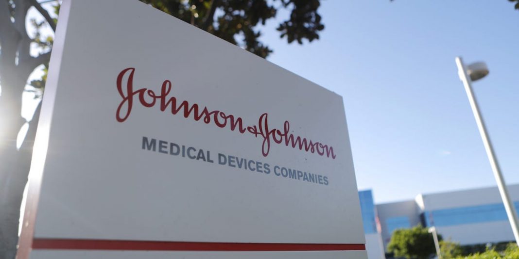 Johnson & Johnson pagará 8 mil mdd a un joven a quien le crecieron los pechos por consumir uno de sus medicamentos