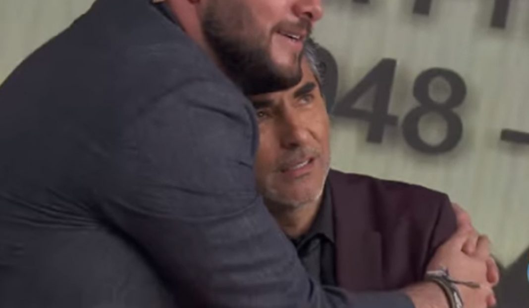 Raúl Araiza estuvo al borde del llanto en el programa ‘Hoy’; cantaron un tema que le recuerda a su ex