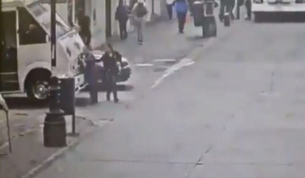 Buscan a chofer que atropelló a madre e hija en Puebla