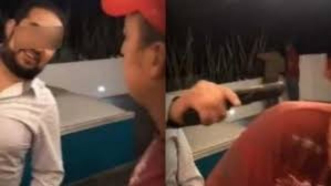 Graban a regidor de Teziutlán, Puebla, encañonando a un ciudadano