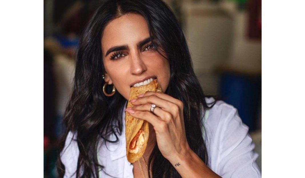 Bárbara de Regil es obligada a comer tacos de canasta: «Me va a dar diarrea… pero sí está bueno»
