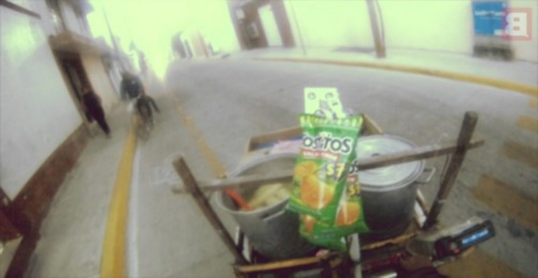 Y siguió vendiendo sus tamales durante de balacera en Culiacán