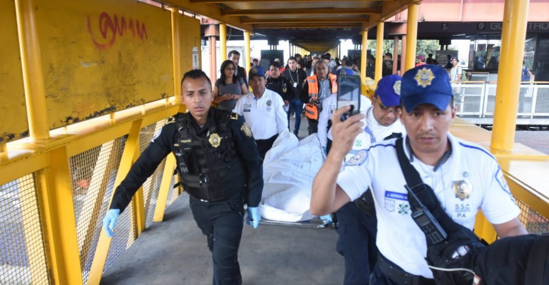 Muere joven que fue apuñalado y entró al Metro Guelatao de la CDMX pidiendo auxilio