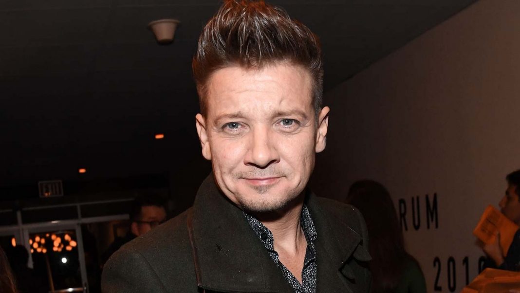 Ex esposa de Jeremy Renner lo acusa de haberla amenazado de muerte bajo efectos de cocaína y alcohol