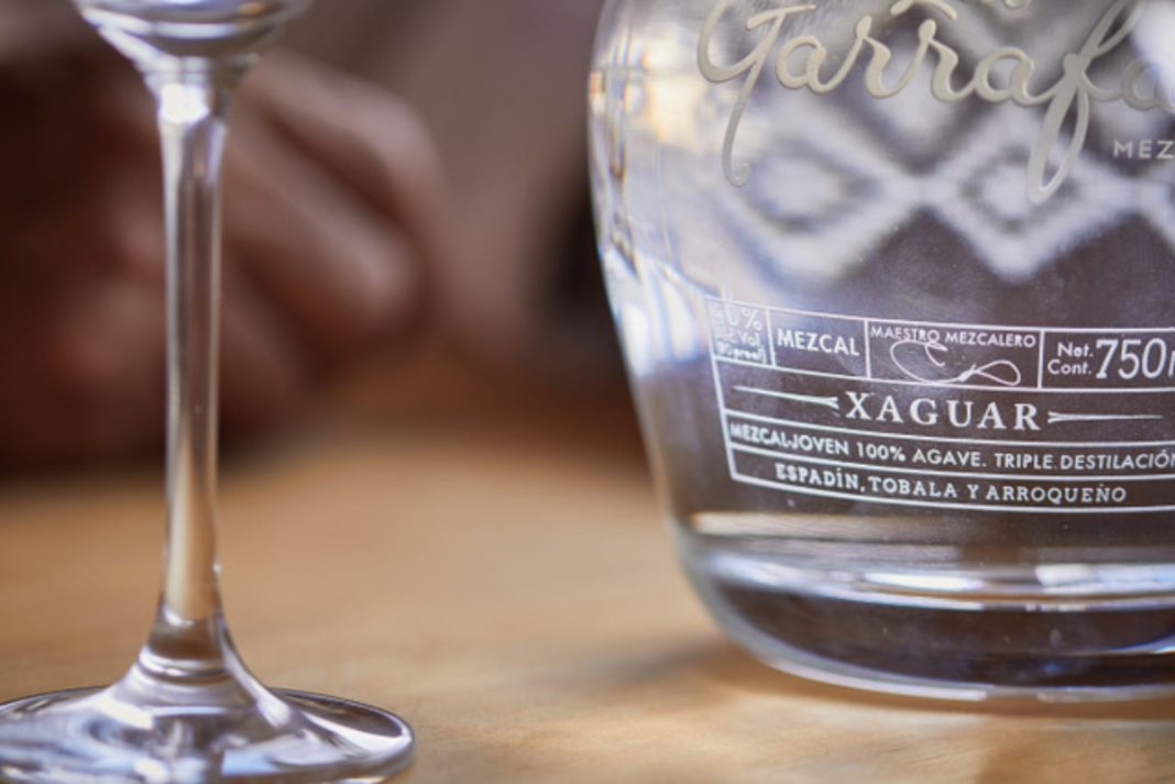 Mezcal Garrafas Máscara de Xaguar Naranja