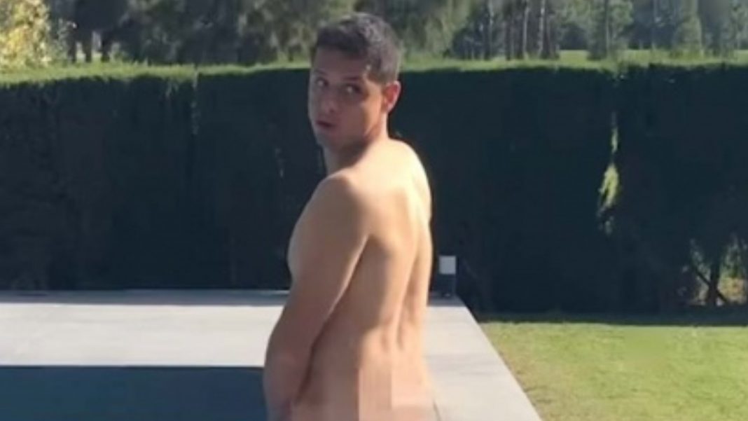 «Chicharito» Hernández se desnuda para el programa Naked Humans