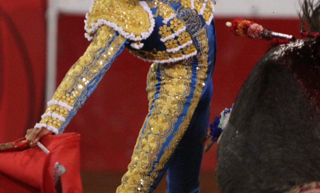 Torero asesina a cuchilladas al amante de su esposa en Yucatán