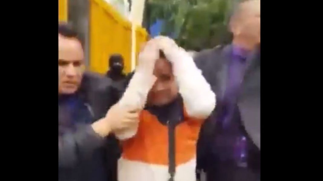 Alumnos golpean y abuchean a profesor acosador de CCH Azcapotzalco