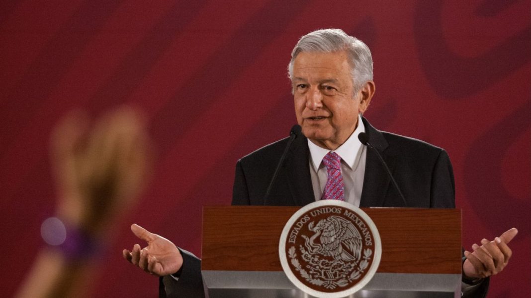 AMLO pierde 10 puntos de aprobación por violencia en el país: Encuesta de El Universal