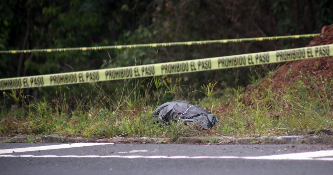 Adolescente asesina a sus padres con ayuda de un amigo