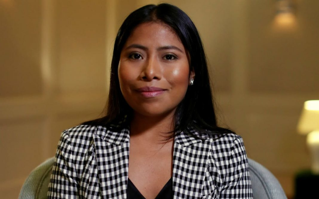 Filtran fotos de Yalitza con su novio ¡Dicen que le prohíben presentarlo!
